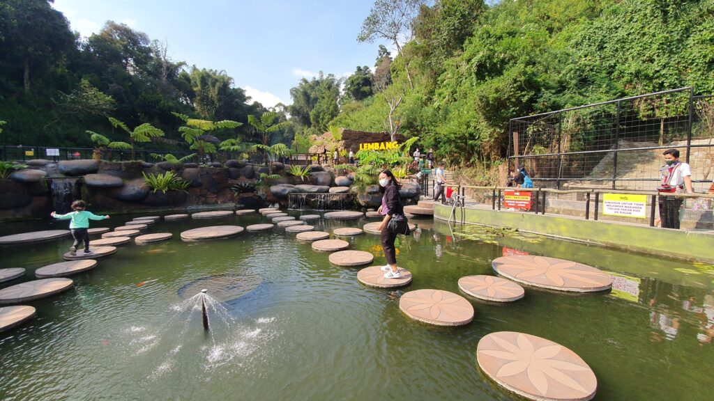 Kolam Koi di Lembang Park
