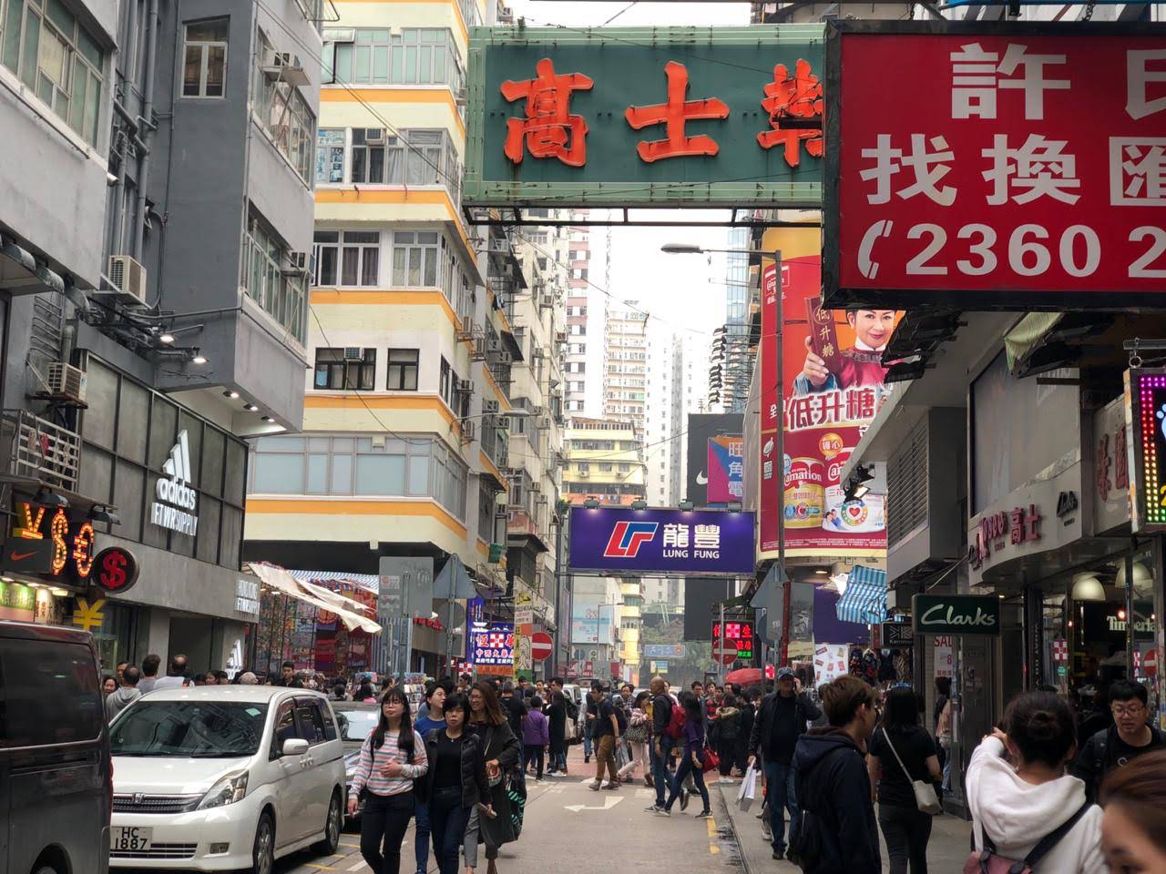 Keliling Tsim Sha Tsui dengan Neon Khasnya