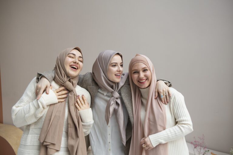  7 Rekomendasi Hijab Segiempat Terbaik Yang Cantik dan Elegan