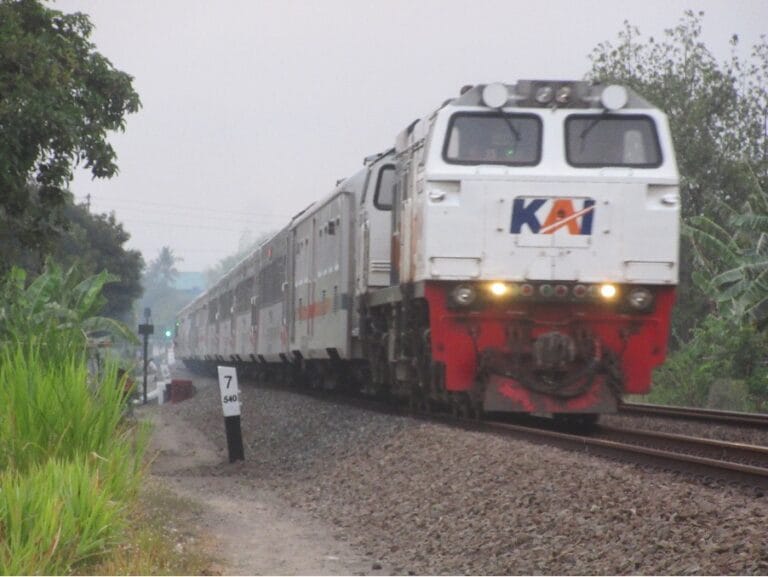 Kereta Api Manahan: Sejarah, Rute, dan Keunggulan yang Perlu Anda Ketahui