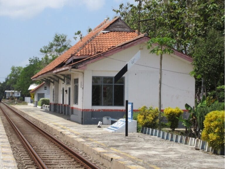 Stasiun Soka: Sejarah, Penutupan, dan Dampak Jalur Ganda Kroya-Kutoarjo
